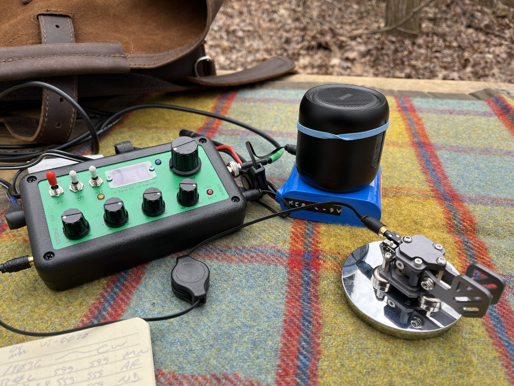 Penntek TR-35 on a tarp next to a speaker, battery, and Putikeeg paddles.