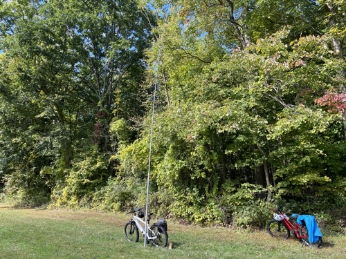 The mast clamped to the bike and supporting an antenna.