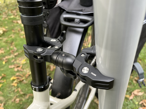 The crab clamp holding onto the seatpost of the bike and the mast.