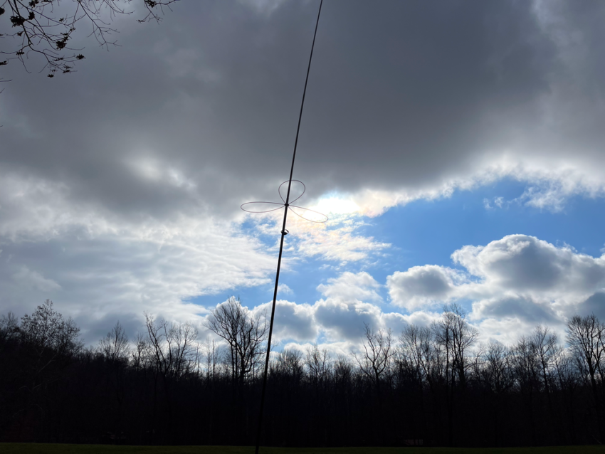 Chameleon antenna with Capacitance Hat